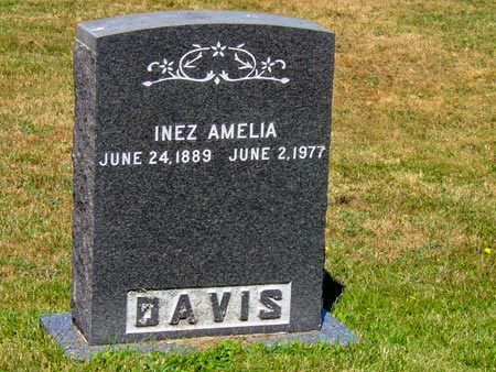 Headstone of Inez Amelia Davis: June 24, 1889 - June 2, 1977